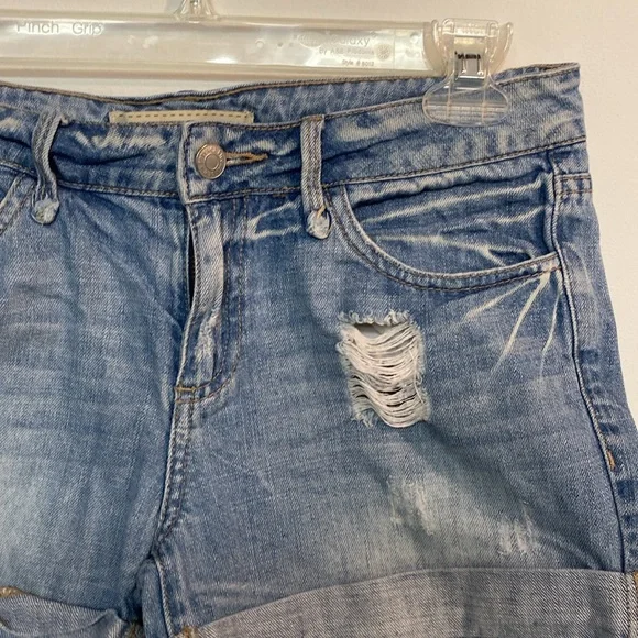 Forever 21 brand Womens Distressed Denim Shorts size: 26 - Picture 2 of 4